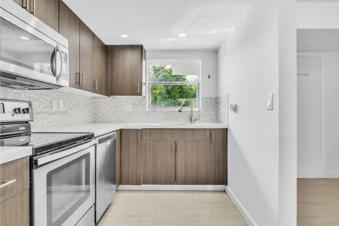 9373 Fontainebleau Blvd # K224, Miami FL 33172