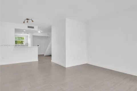 9373 Fontainebleau Blvd # K224, Miami FL 33172