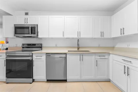 401 69th St # 708, Miami Beach FL 33141