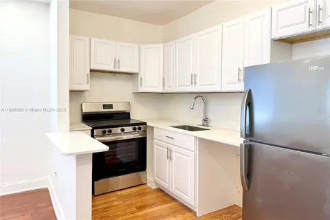 1440 Pennsylvania Ave # 4, Miami Beach FL 33139