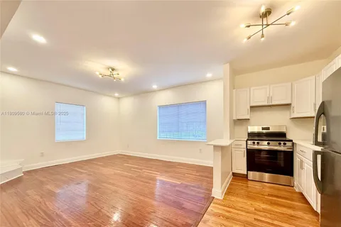 1440 Pennsylvania Ave # 4, Miami Beach FL 33139