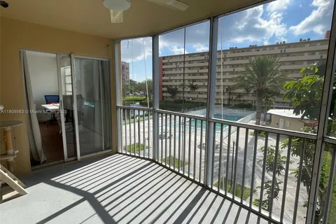 1770 NE 191st St # 1, Miami FL 33179