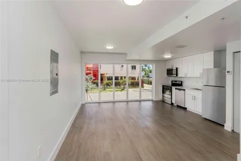 1620 NW 18th St # 106, Miami FL 33125