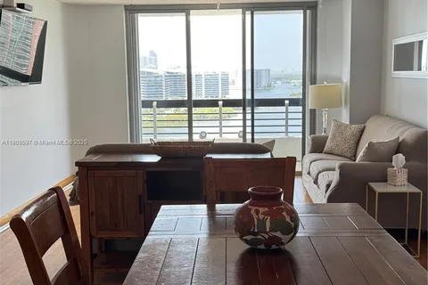 3400 NE 192nd St, Aventura FL 33180