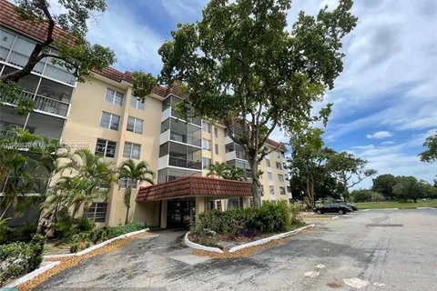 4156 Inverrary Dr # 204, Lauderhill FL 33319