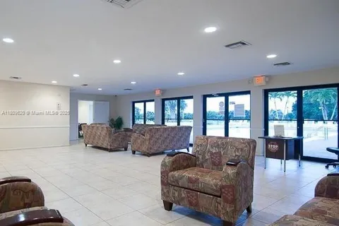 4156 Inverrary Dr # 204, Lauderhill FL 33319