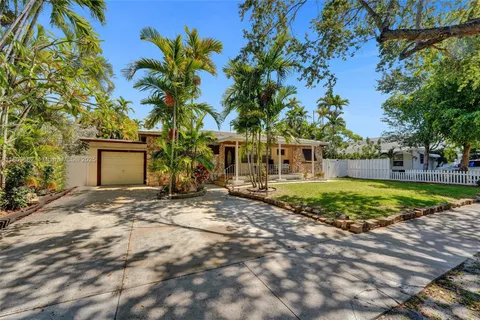 901 NE 8th St, Hallandale Beach FL 33009