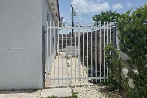 375 W 56th St, Hialeah FL 33012