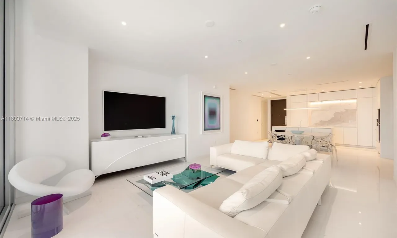 300 Biscayne Blvd Way # 5205W, Miami FL 33131