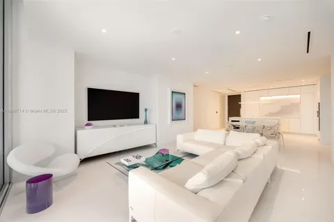 300 Biscayne Blvd Way # 5205W, Miami FL 33131