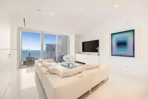 300 Biscayne Boulevard Way # 5205W, Miami FL 33131