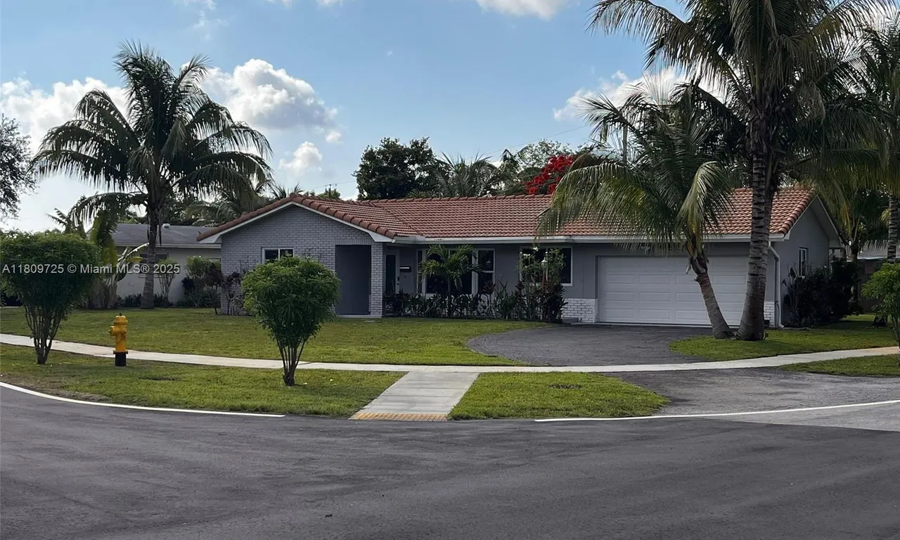 4888 NW 8th Ct, Plantation FL 33317