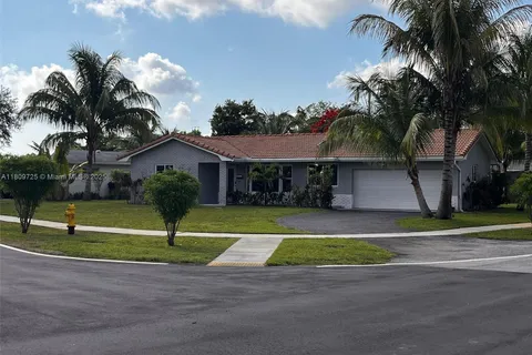 4888 NW 8th Ct, Plantation FL 33317