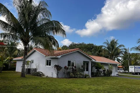 4888 NW 8th Ct, Plantation FL 33317