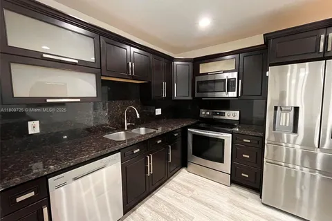 4888 NW 8th Ct, Plantation FL 33317