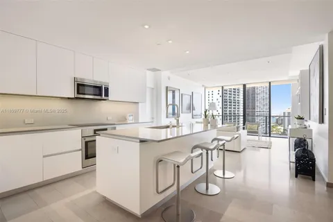 68 SE 6th St # 1703, Miami FL 33131