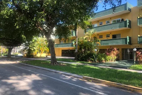 1975 NE 135th St # 2D, North Miami FL 33181