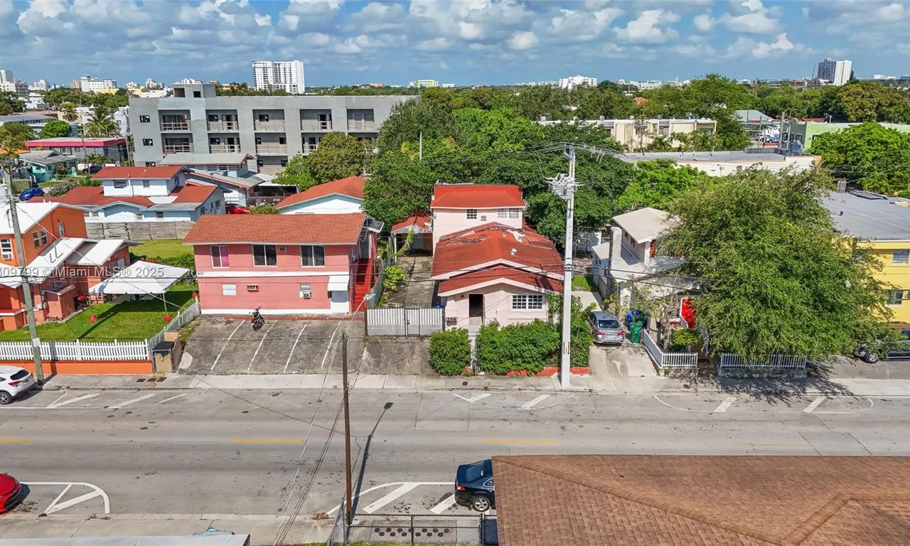 226 NW 16th Ave, Miami FL 33125