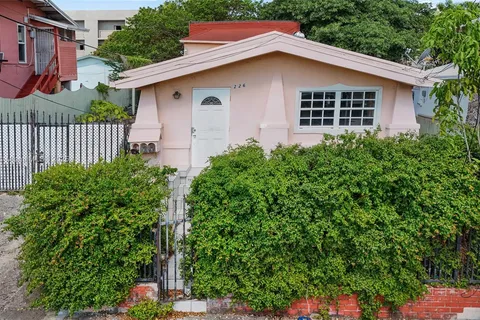 226 NW 16th Ave, Miami FL 33125
