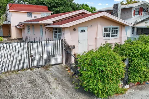 226 NW 16th Ave, Miami FL 33125