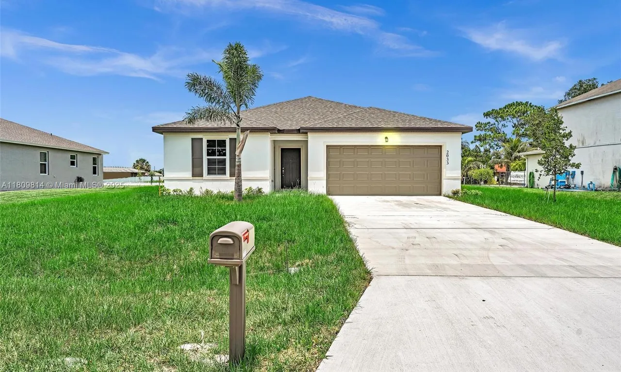 2033 SW Castinet Ln, Port St. Lucie FL 34953
