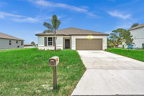 2033 SW Castinet Ln, Port St. Lucie FL 34953