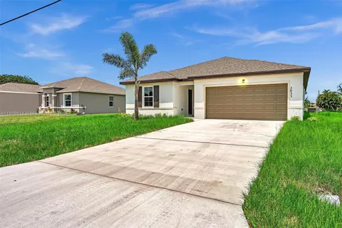 2033 SW Castinet Ln, Port St. Lucie FL 34953