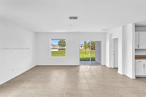 2033 SW Castinet Ln, Port St. Lucie FL 34953