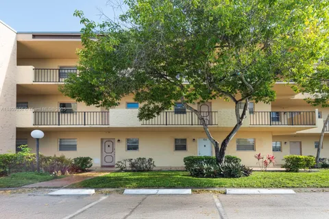 301 Cambridge Rd # 203, Hollywood FL 33024