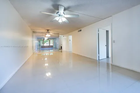 301 Cambridge Rd # 203, Hollywood FL 33024
