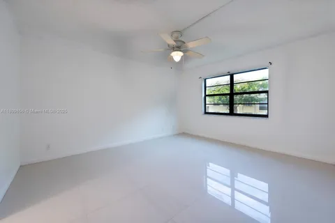 301 Cambridge Rd # 203, Hollywood FL 33024