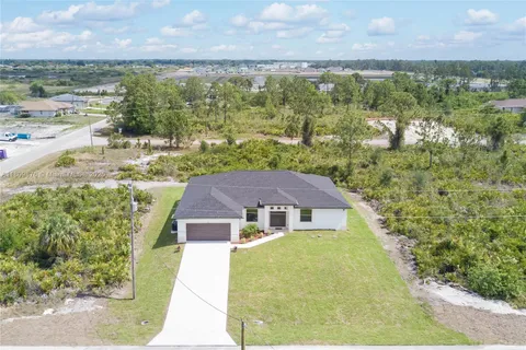 637 CARDINAL  STREET  E, Lehigh Acres FL 33974