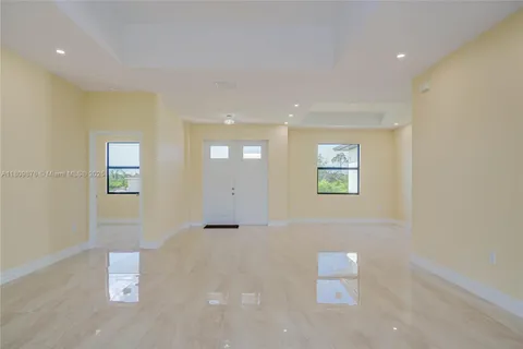 637 CARDINAL  STREET  E, Lehigh Acres FL 33974