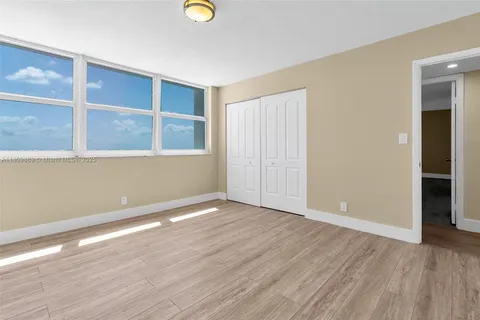 1904 S Ocean Dr # 1004, Hallandale Beach FL 33009