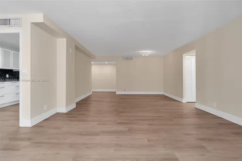 1904 S Ocean Dr # 1004, Hallandale Beach FL 33009