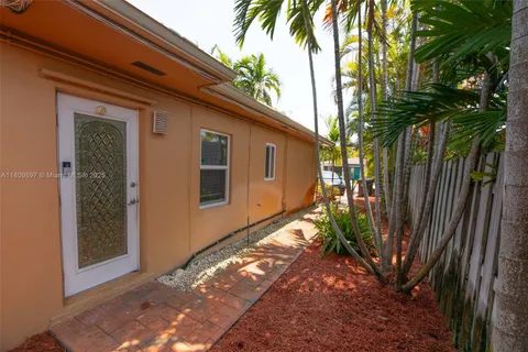 1215-1217 NE 16th Ave, Fort Lauderdale FL 33304