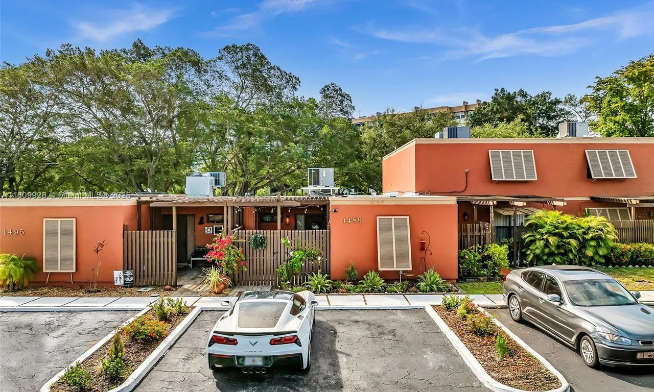 1489 Fairway Rd, Pembroke Pines FL 33026