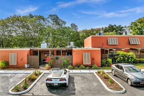 1489 Fairway Rd, Pembroke Pines FL 33026
