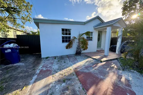 2326 NW 59th St, Miami FL 33142