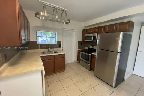 211 N 66th Ter # B, Hollywood FL 33024
