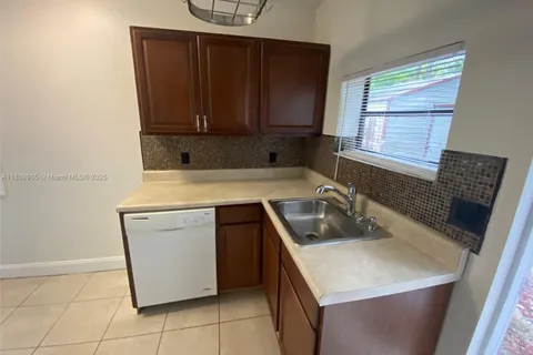 211 N 66th Ter # B, Hollywood FL 33024