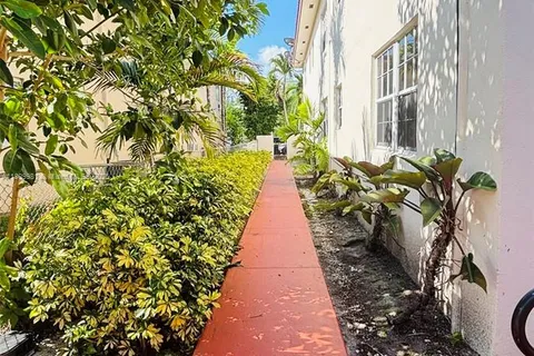 131 Antiquera Ave # 3, Coral Gables FL 33134