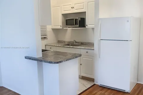 131 Antiquera Ave # 4, Coral Gables FL 33134