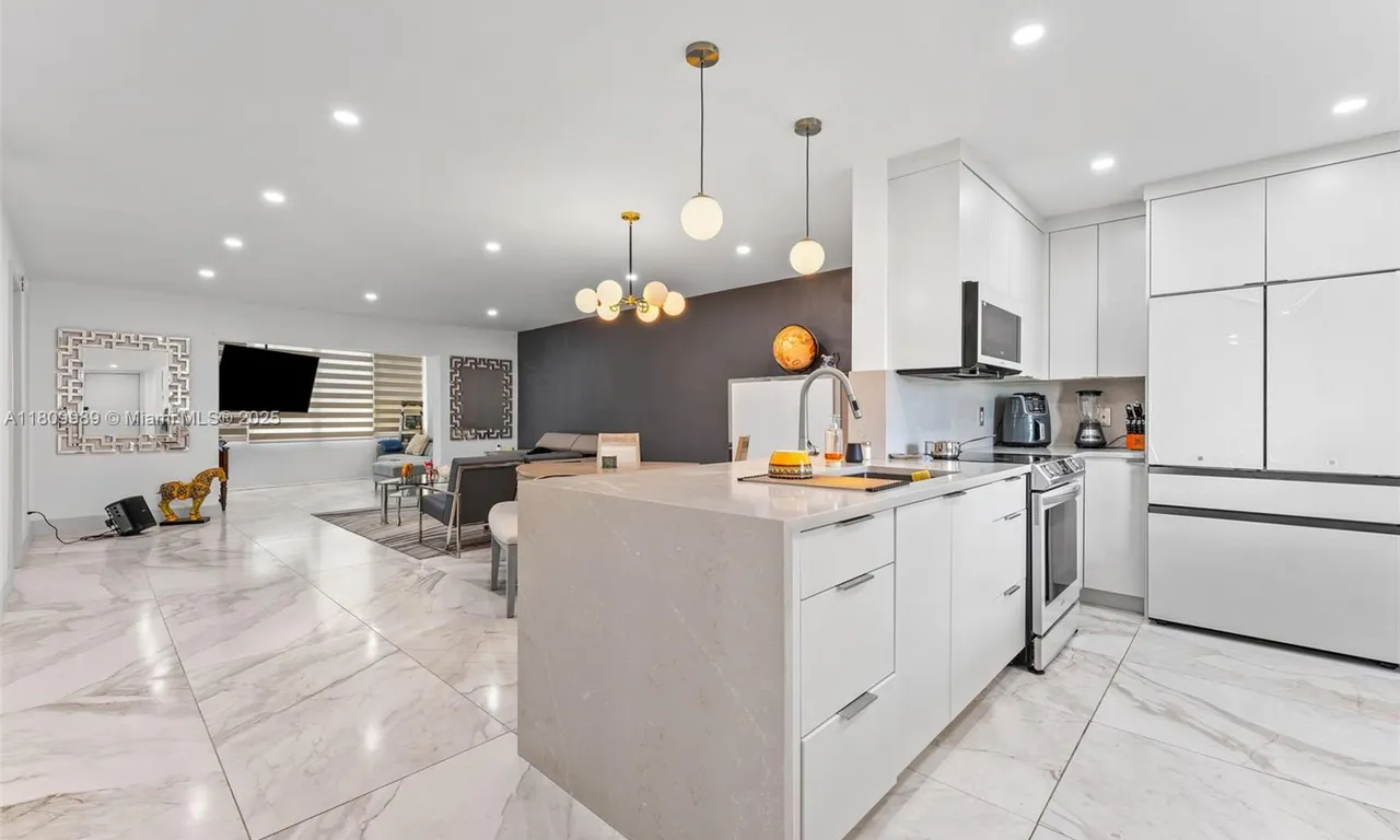 4140 NW 44th Ave # 114, Lauderdale Lakes FL 33319