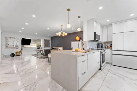 4140 NW 44th Ave # 114, Lauderdale Lakes FL 33319