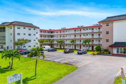 4140 NW 44th Ave # 114, Lauderdale Lakes FL 33319