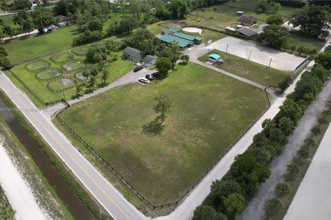 1230 F Rd, Loxahatchee FL 33470
