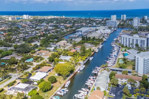 2740 NE 16th St, Pompano Beach FL 33062