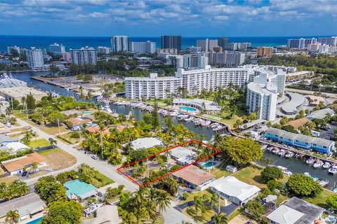 2740 NE 16th St, Pompano Beach FL 33062