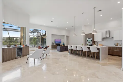 146 Dockside Cir, Weston FL 33327